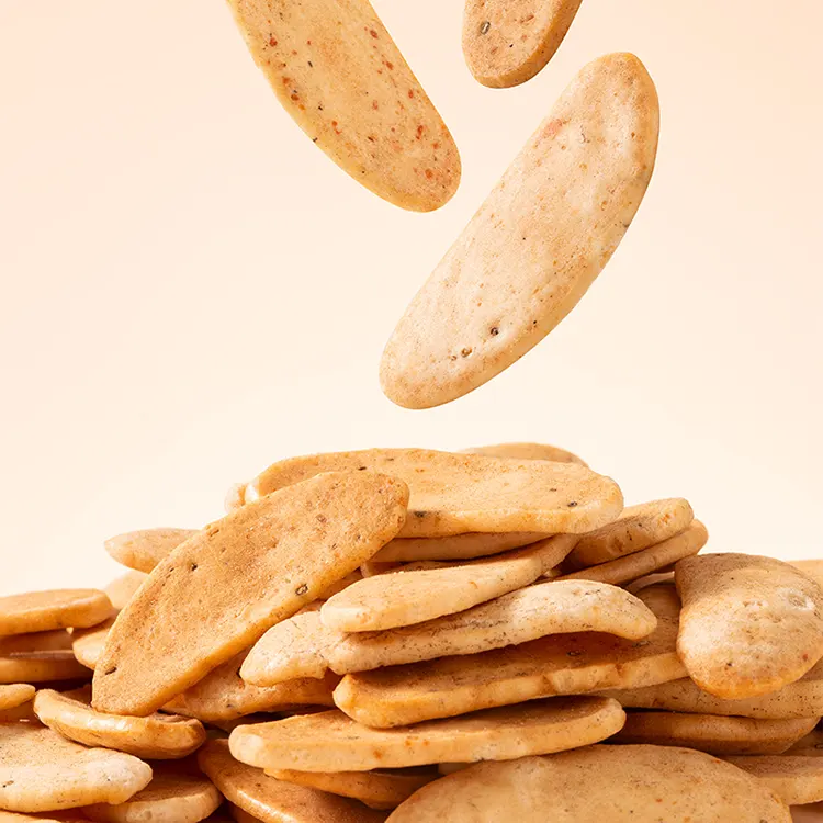 2,5 kg de tranches de craquelins de riz au sésame frits au sel