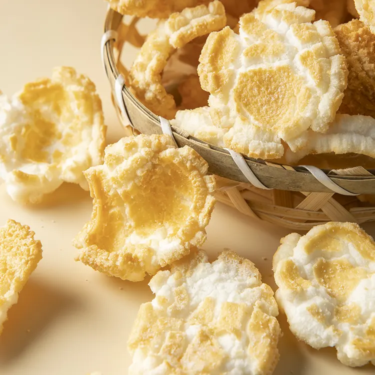 2,5 kg de tranches de craquelins de riz aromatisés au jaune d'œuf salé